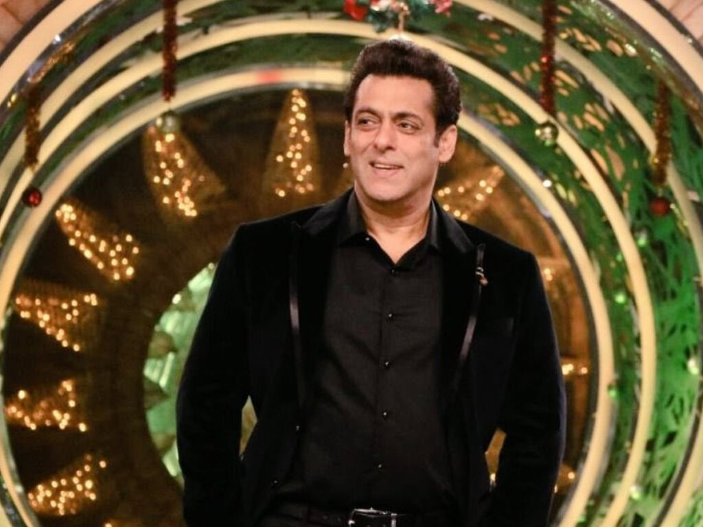 On birthday-eve, Salman Khan bitten by non-poisonous snake