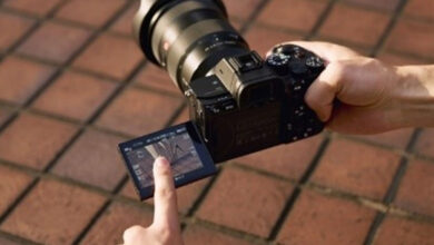 Sony suspends orders of vlogging camera amid chip shortage