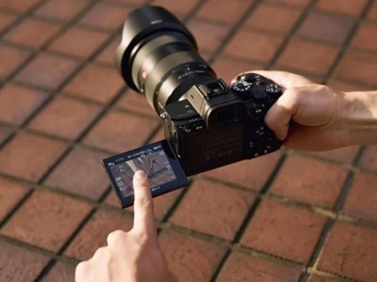 Sony suspends orders of vlogging camera amid chip shortage