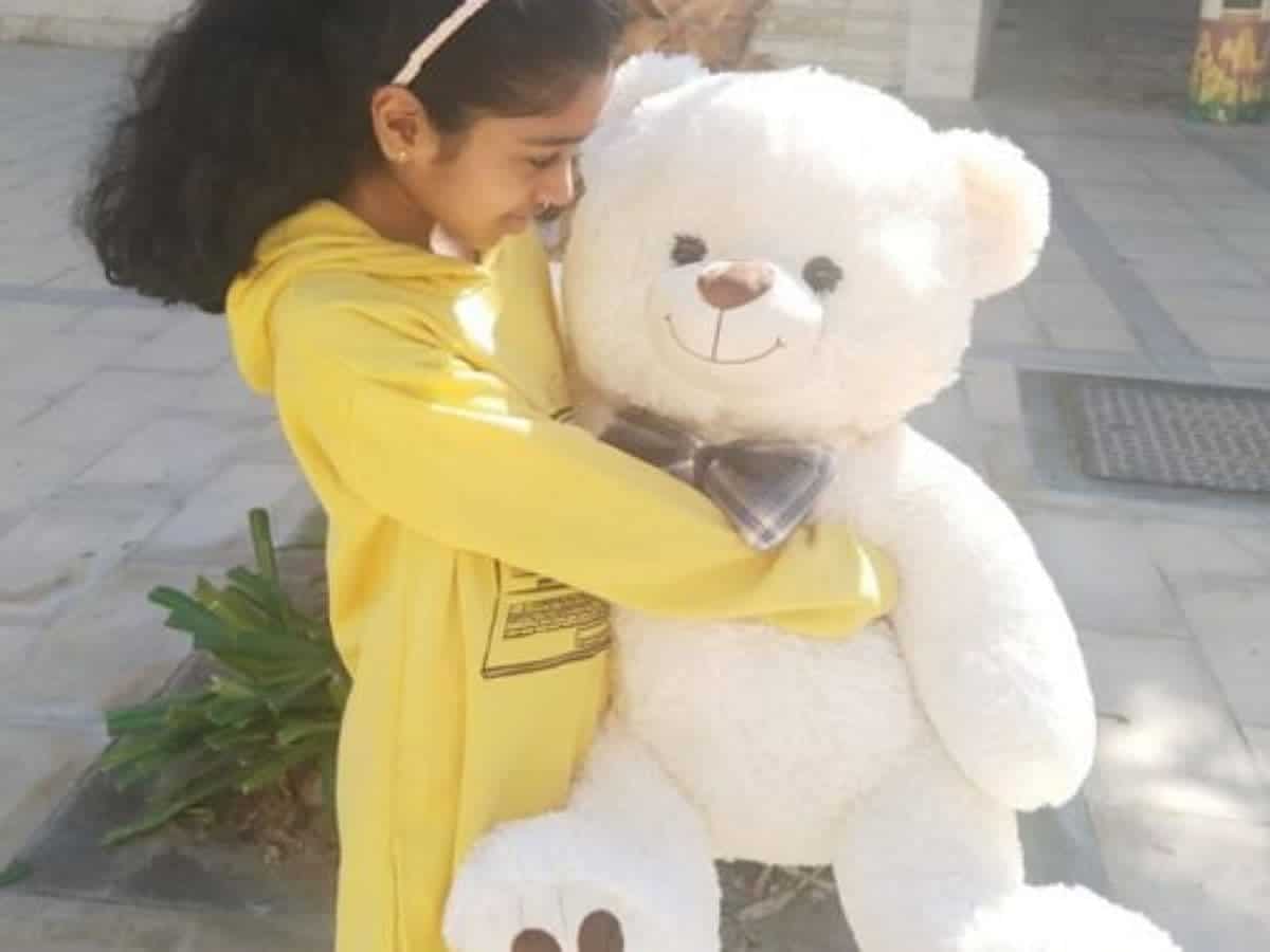 9-year-old Keralite loses favourite toy on Dubai Metro, policeman gifts her a big teddy