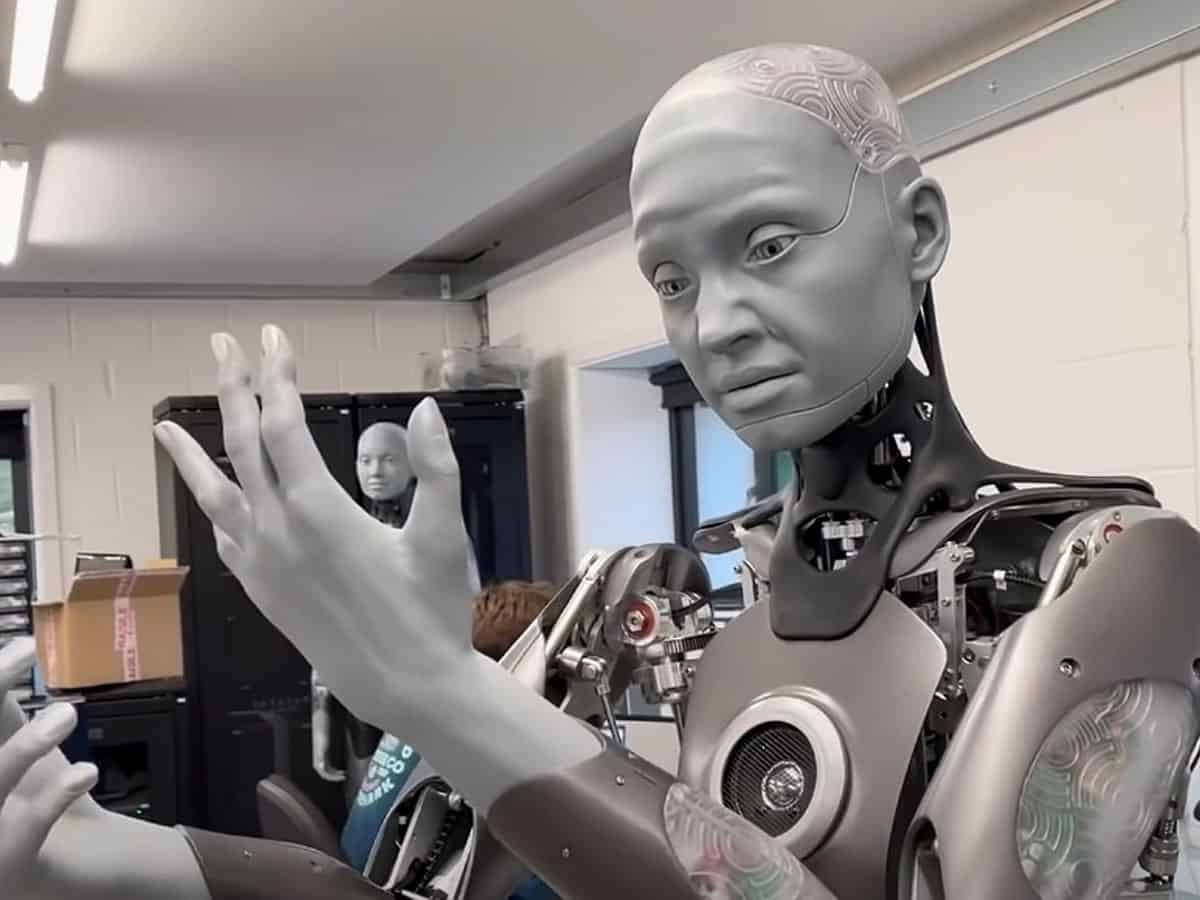 This humanoid robot makes perfect human-like faces