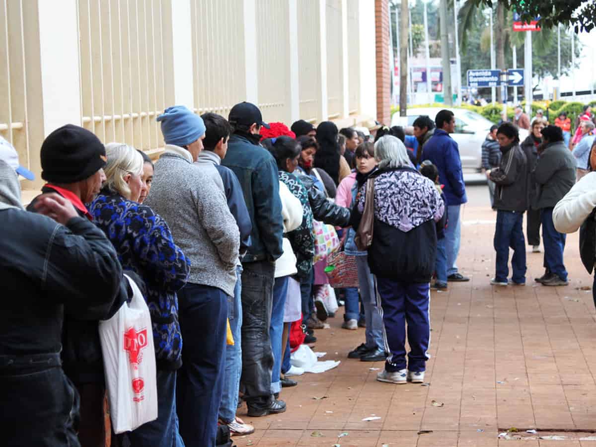 US jobless claims drop 52-year low amid seasonal volatility