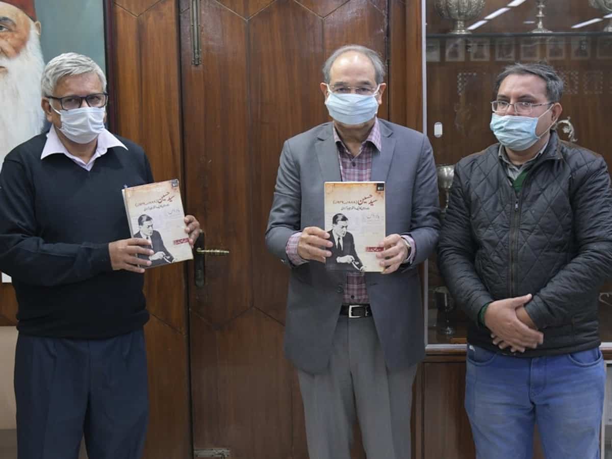 AMU VC Tariq Mansoor releases biography on freedom fighter Syud Hossain