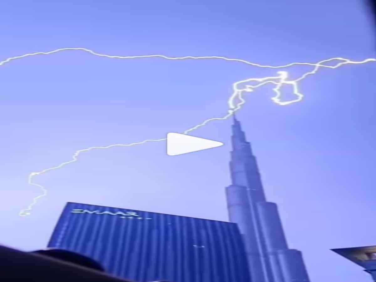 Burj Khalifa: Lightning strikes the World's Tallest Building.