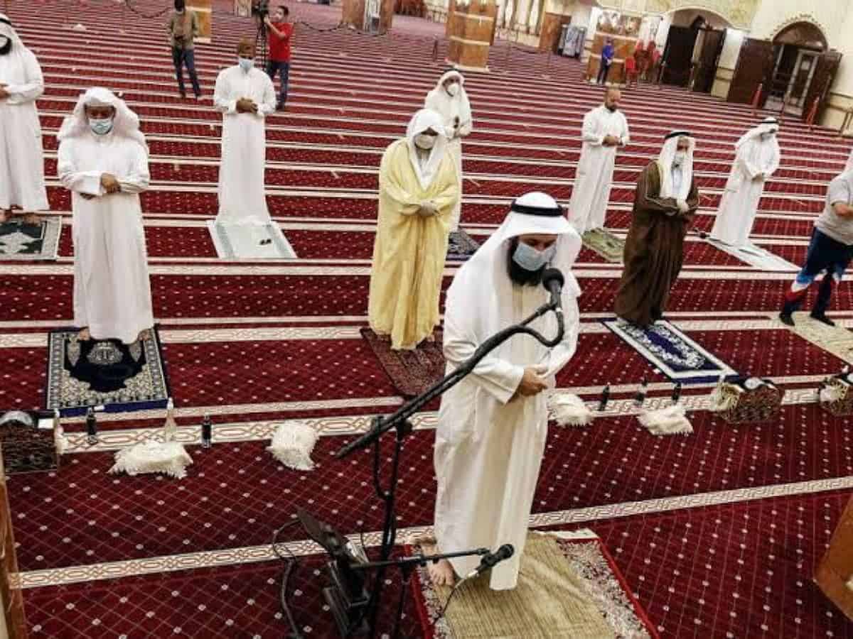 Kuwait reimposes COVID-19 measures for mass events, mosque prayers