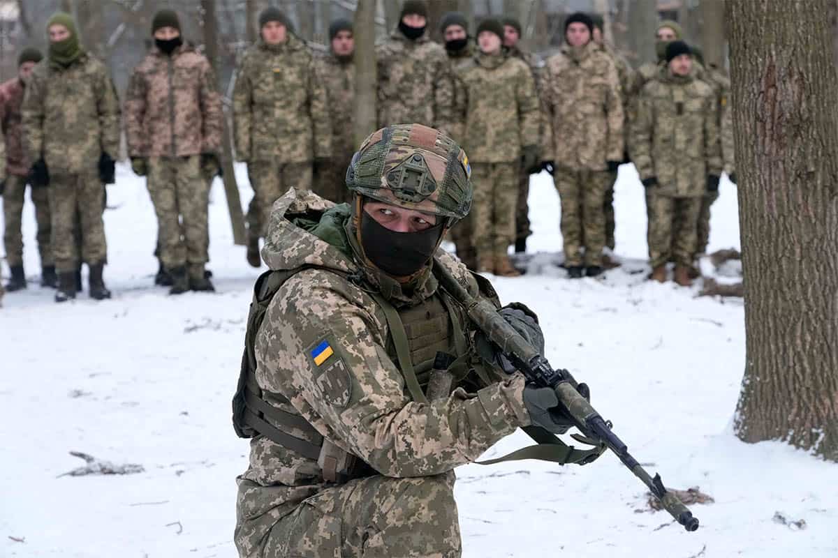 Ukraine demands more weapons from Germany as thousands show support