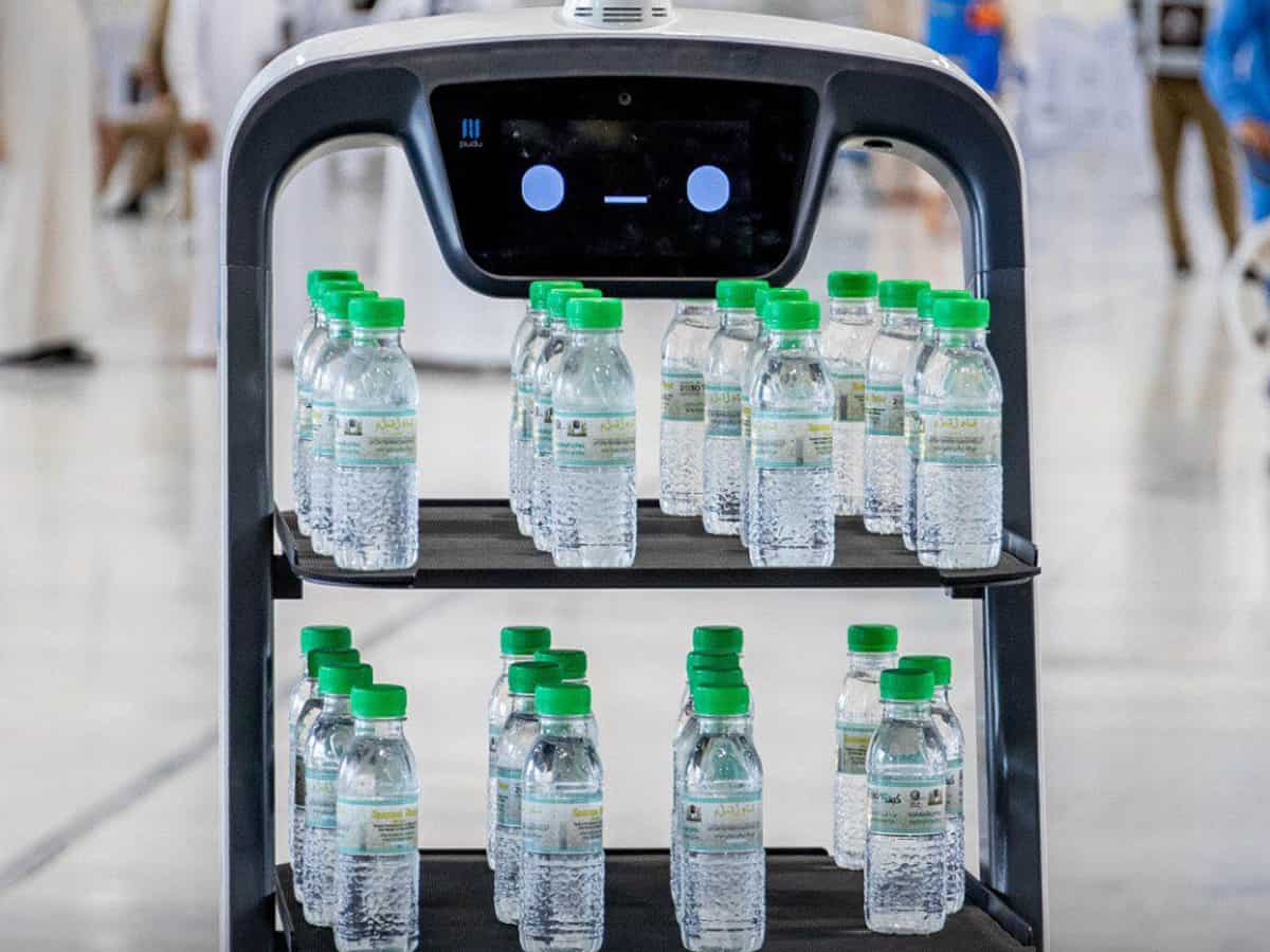 Smart robot to distribute Zamzam water at two Holy Mosques