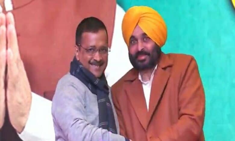 Mann-Kejriwal meet: Police officials holds meet to discuss security plans