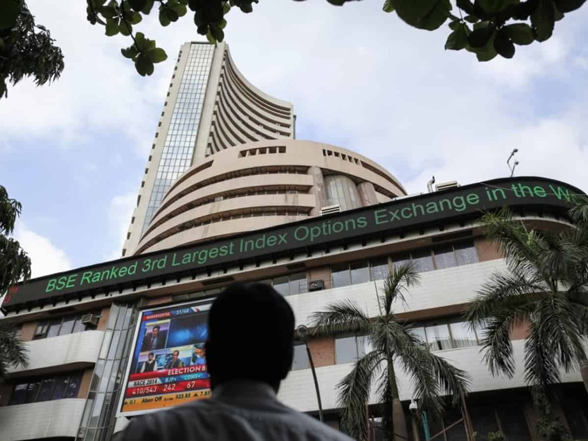 Sensex gains over 135 pts in early trade; Nifty tests 18,350