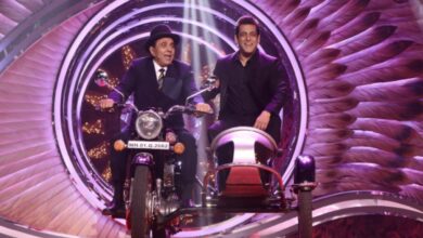 Salman, Dharmendra recreate iconic bike scene of 'Sholay'