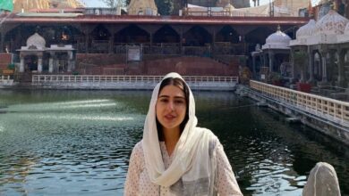 Sara Ali Khan seeks blessings at Mahakaleshwar Jyotirlinga temple