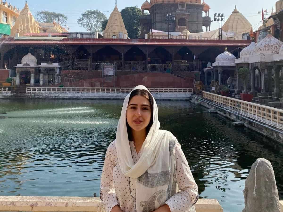 Sara Ali Khan seeks blessings at Mahakaleshwar Jyotirlinga temple