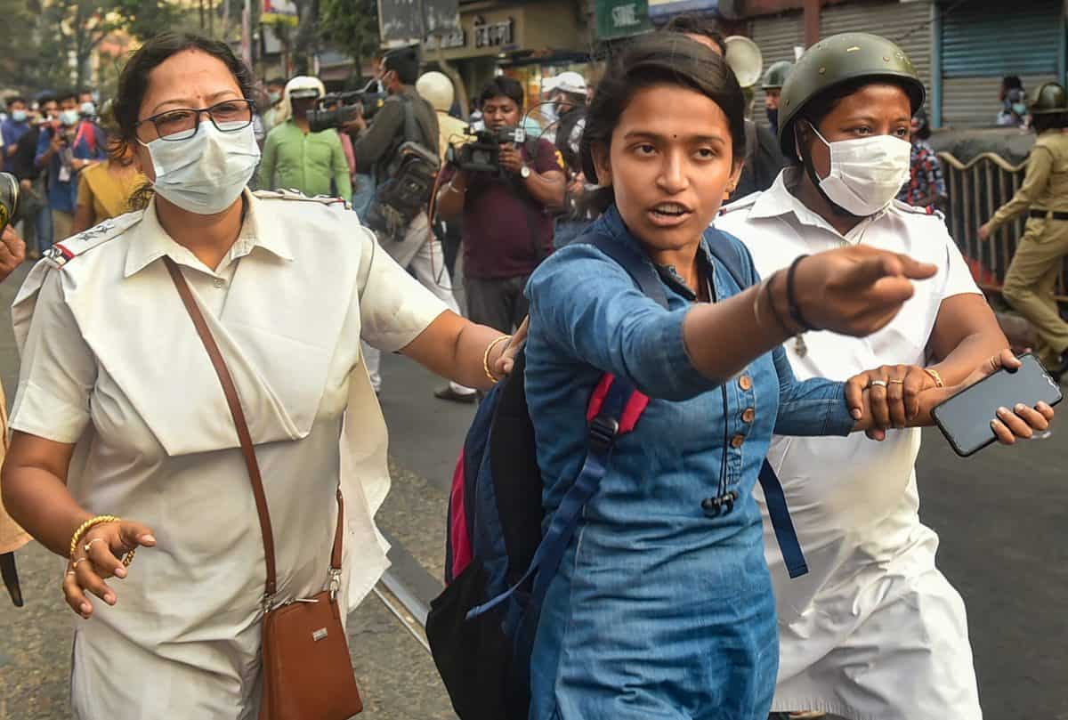 Aliah University's students protest in Kolkata