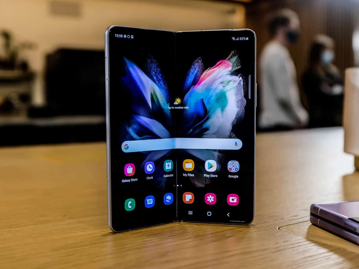 Foldable phone shipments to reach 27.6 mn units in 2025