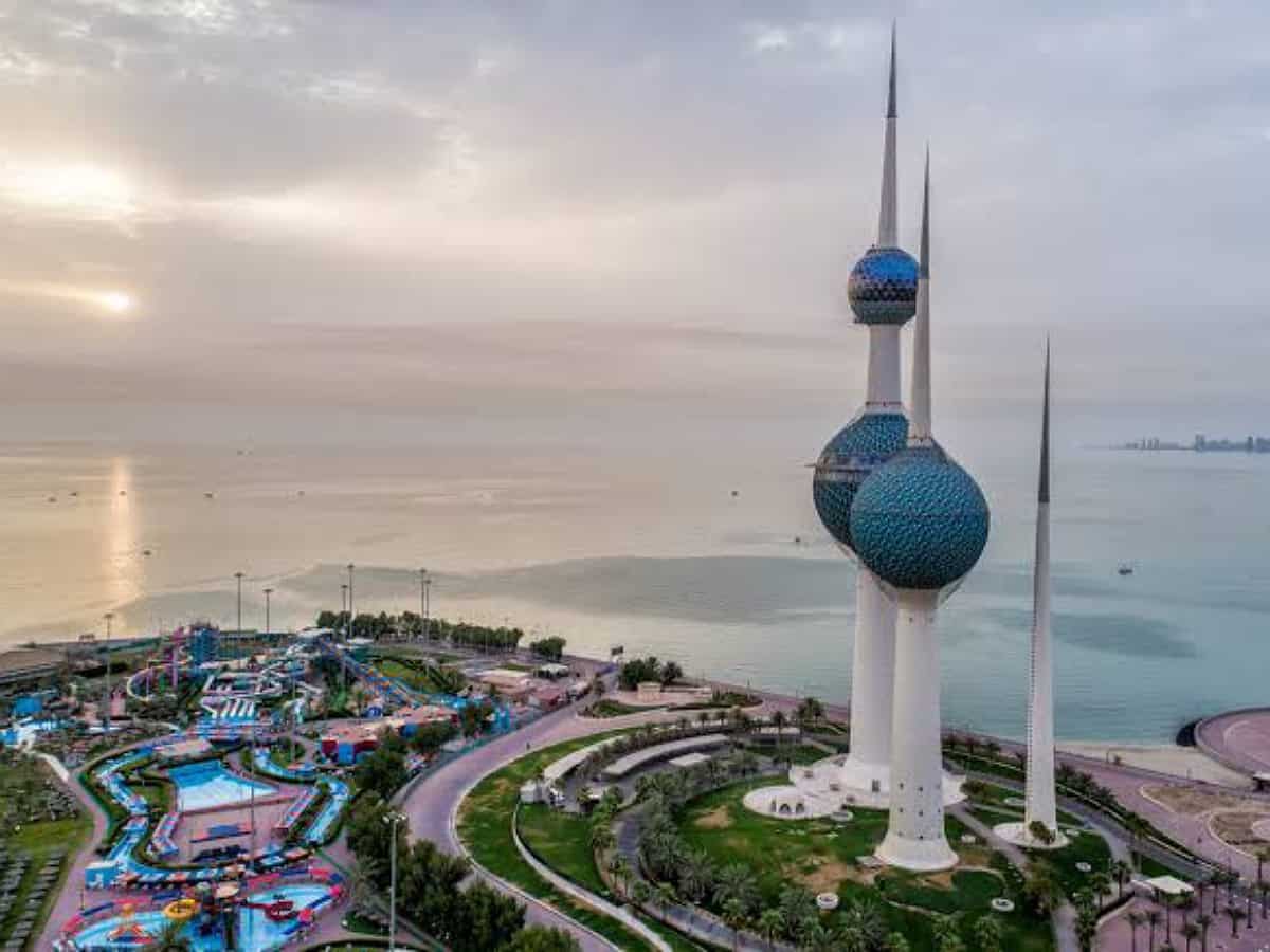 Kuwait: Citizens to replace expats in government jobs by August