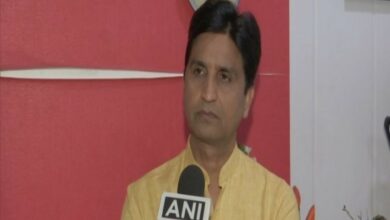 Kumar Vishwas apologises for his 'illiterate' remark on RSS