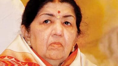 'Chalte Chalte...': Lata Mangeshkar's melodious journey across Bollywood epochs