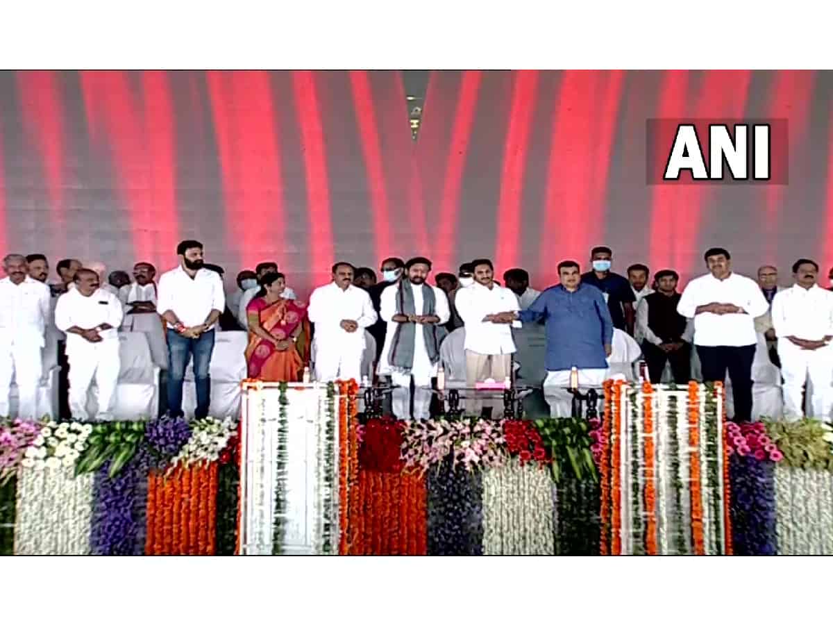 Andhra CM inaugurate West Flyover at Vijayawada