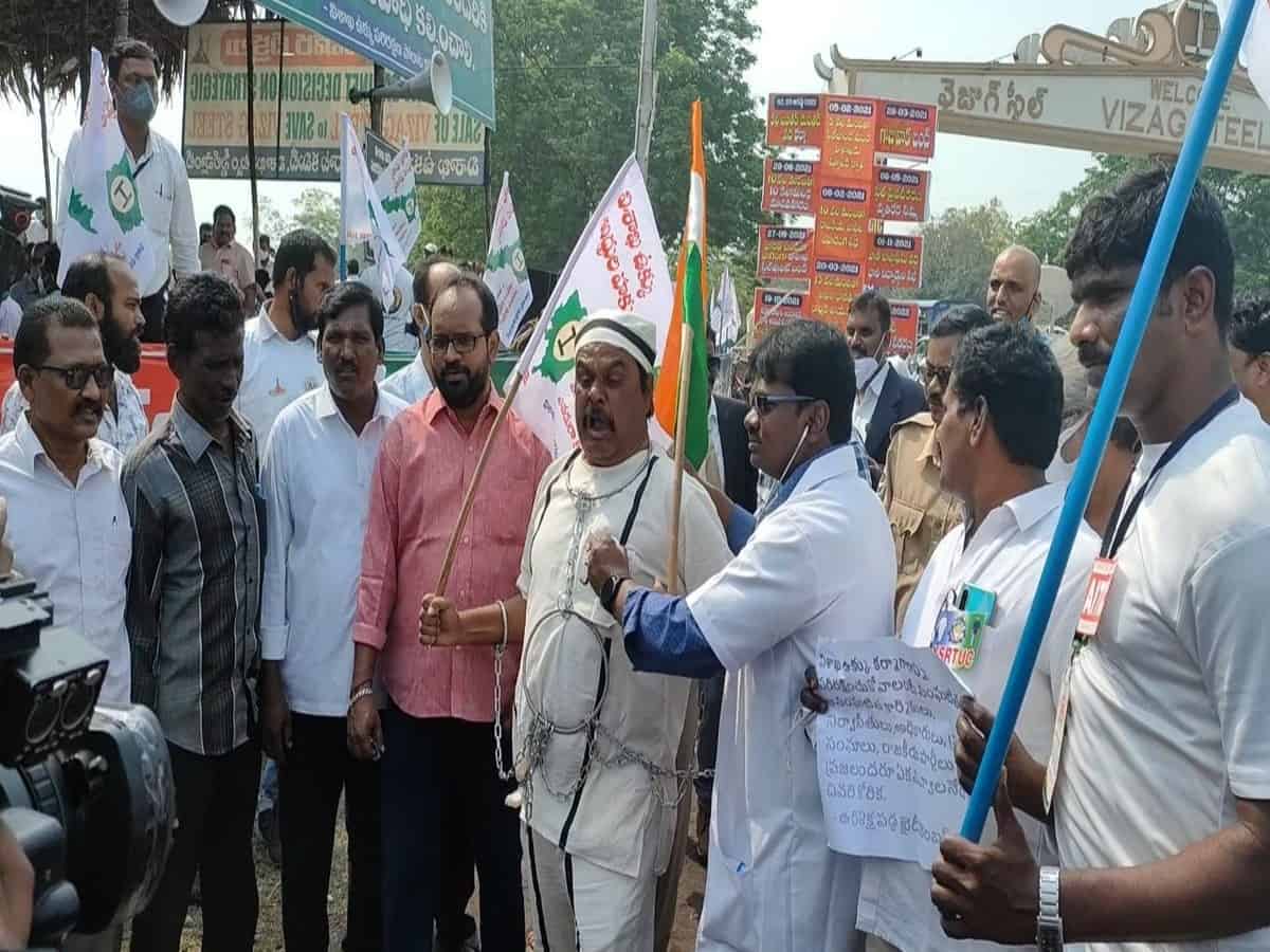 AP: Steel workers' hunger strike enters 367th day