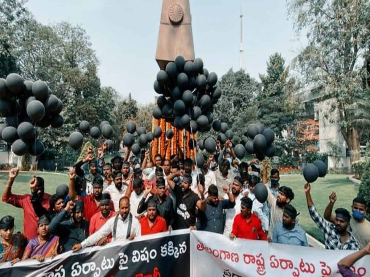 Mild Tensions at Gun Park as people protest over Modi's remark on Telangana