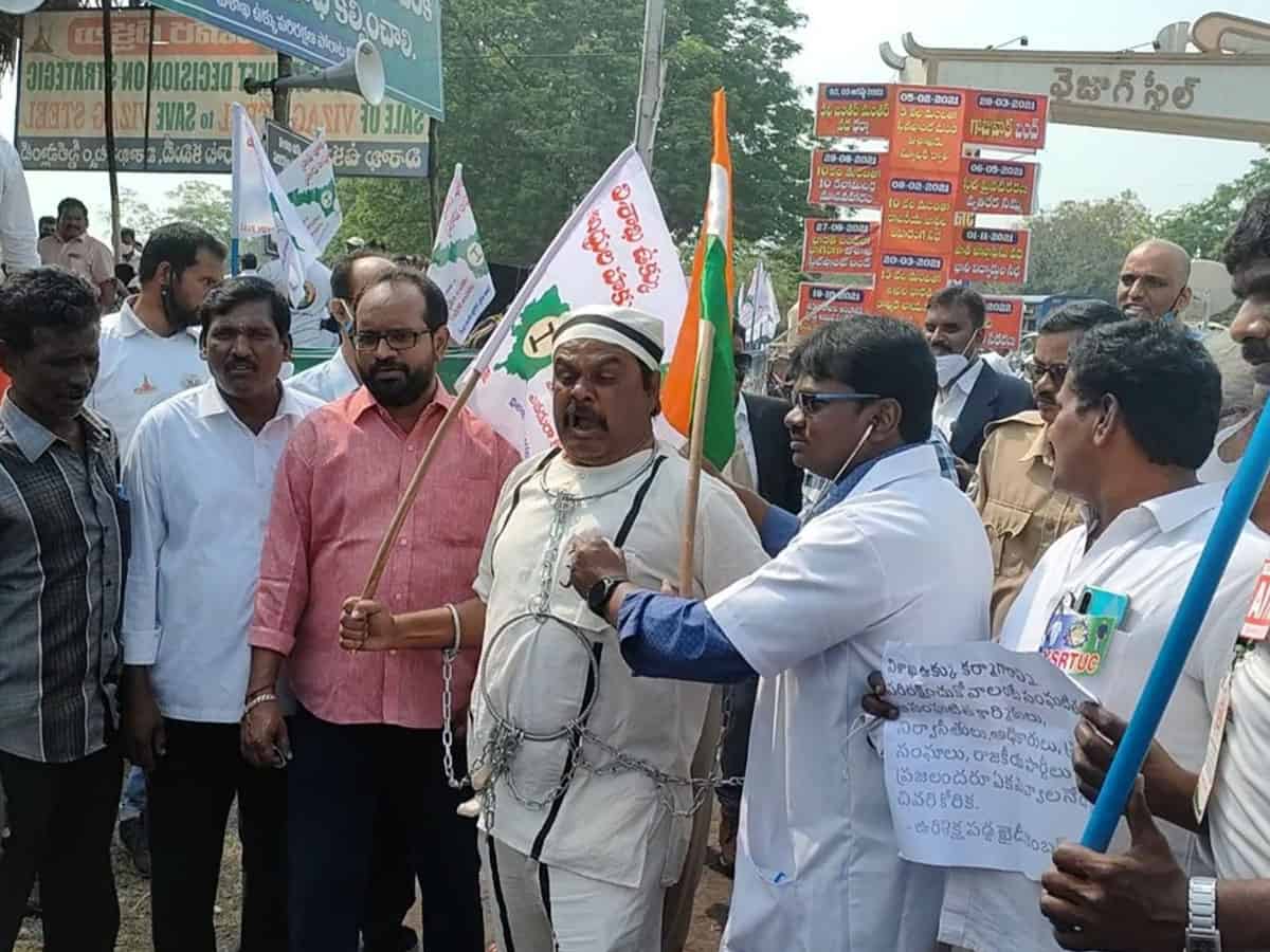 Vizag Steel Plant workers intensify protest against privatisation