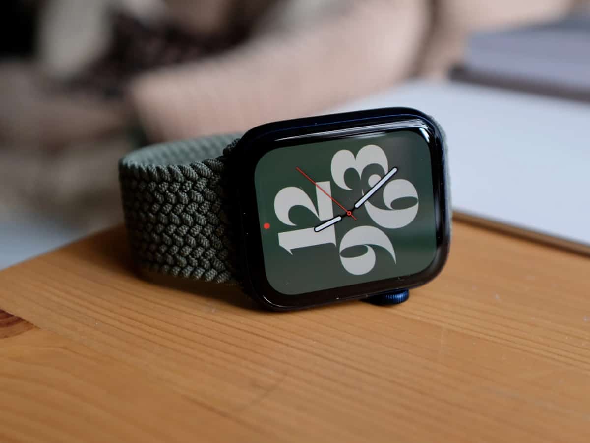 Apple releases watchOS 8.4.1 with bug fixes