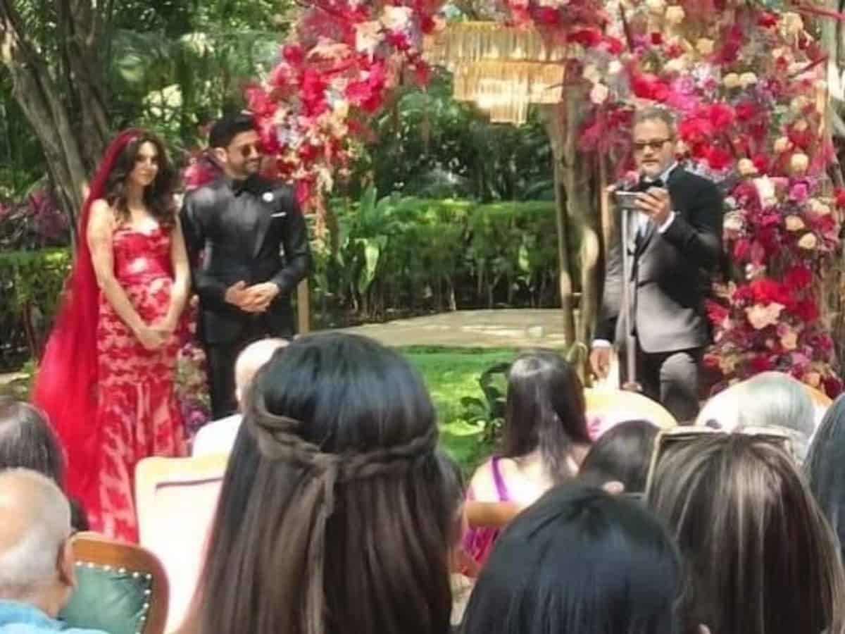 First photo of Farhan Akhtar, Shibani Dandekar's marriage leaked, a Christian wedding?