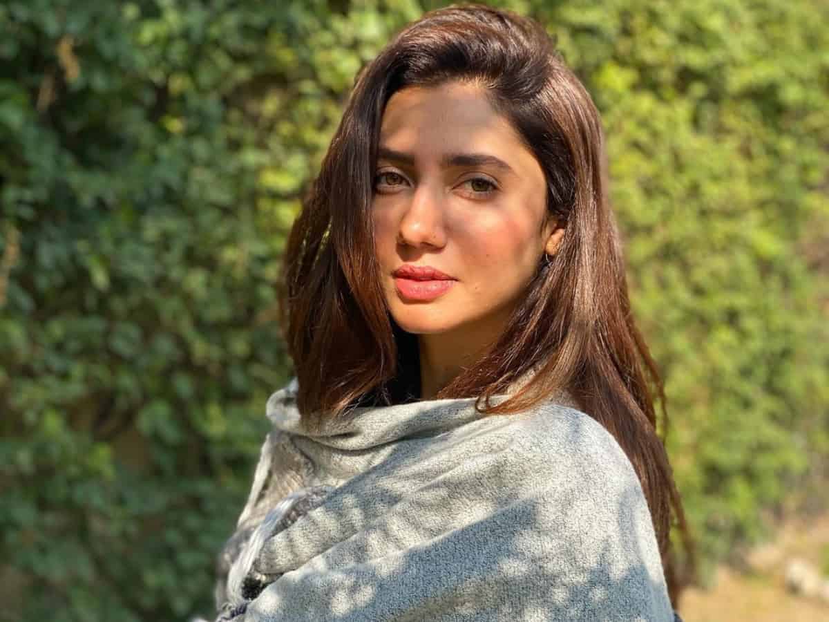 Mahira Khan's elegant ethnic look sends Internet into a frenzy