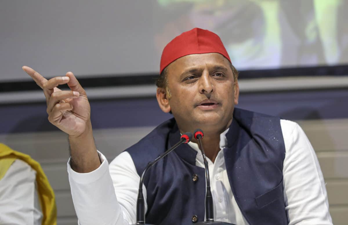 Truck carrying EVMs intercepted, BJP trying to steal votes in UP: Akhilesh