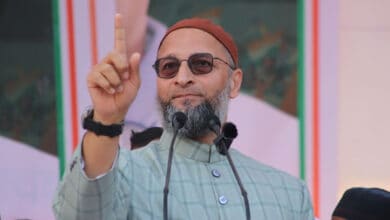 'AIMIM supporters protest lodging of FIR against Owaisi