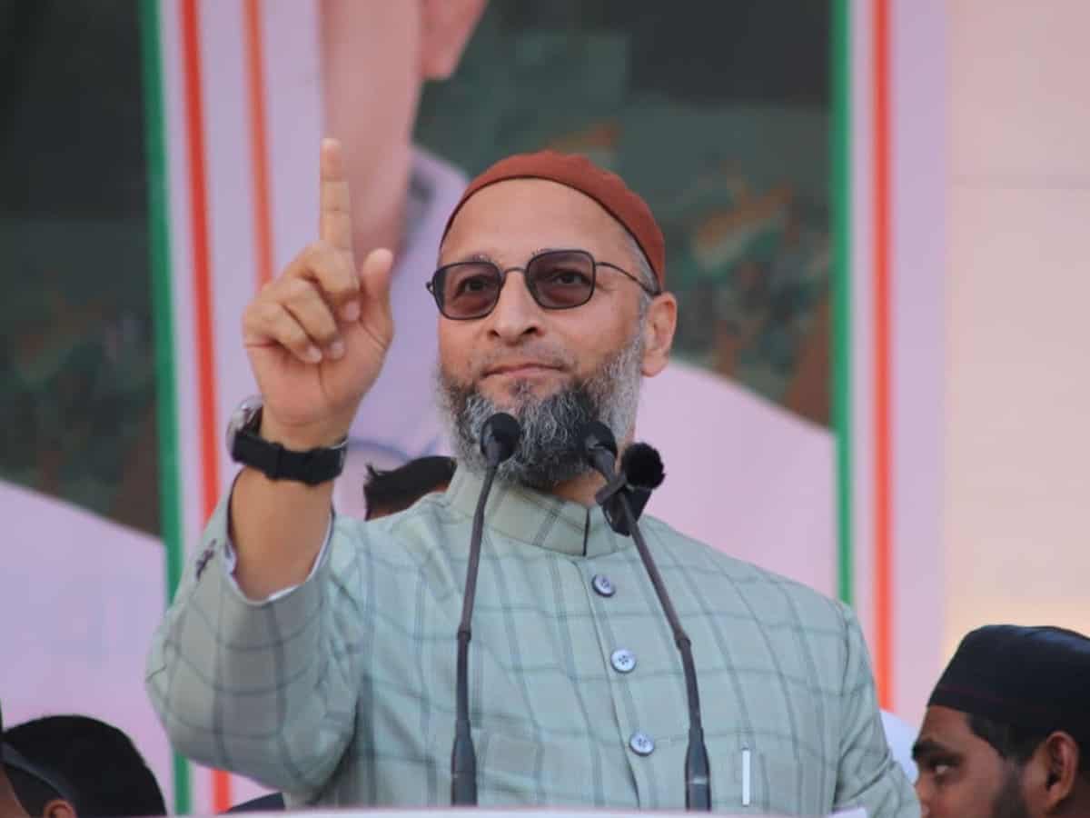 'AIMIM supporters protest lodging of FIR against Owaisi