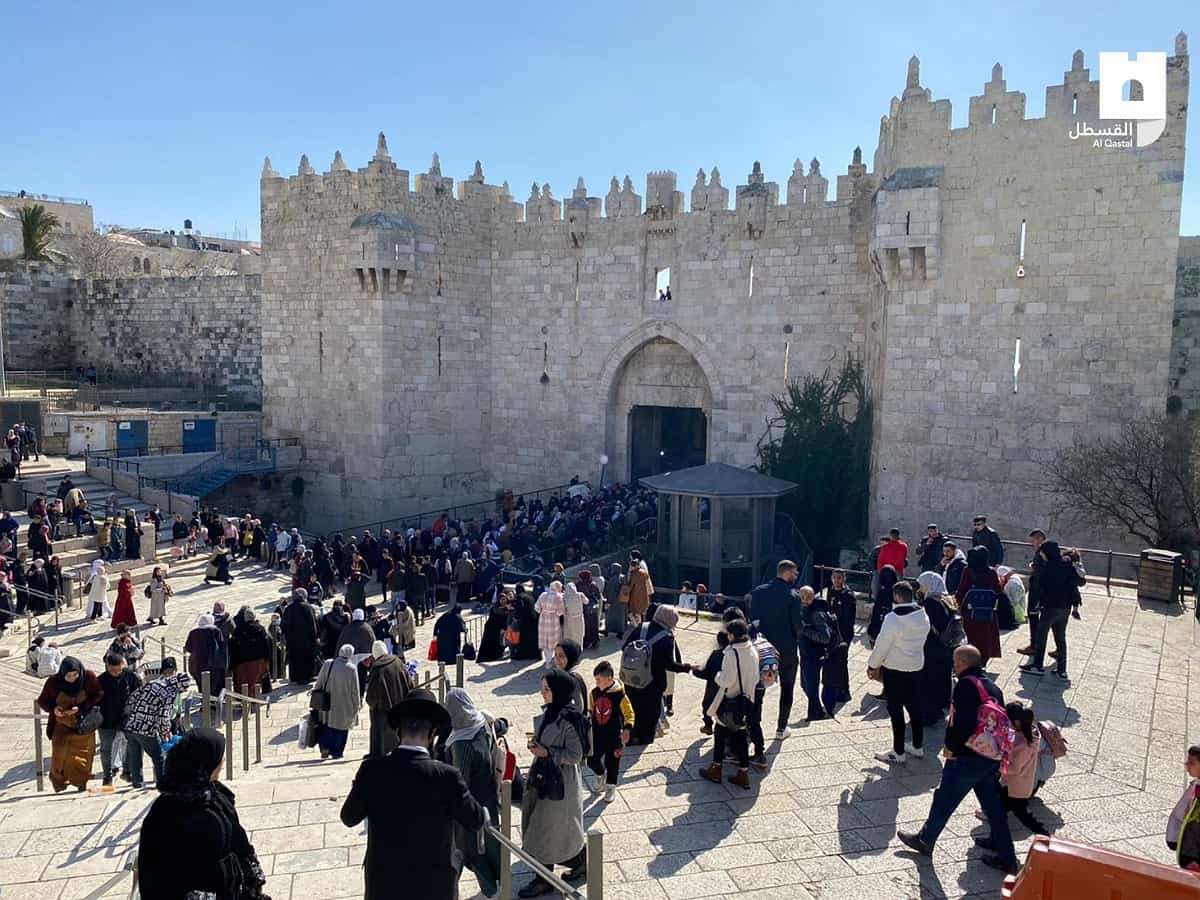 Palestinians clash with Israeli police at Jerusalem’s Damascus gate