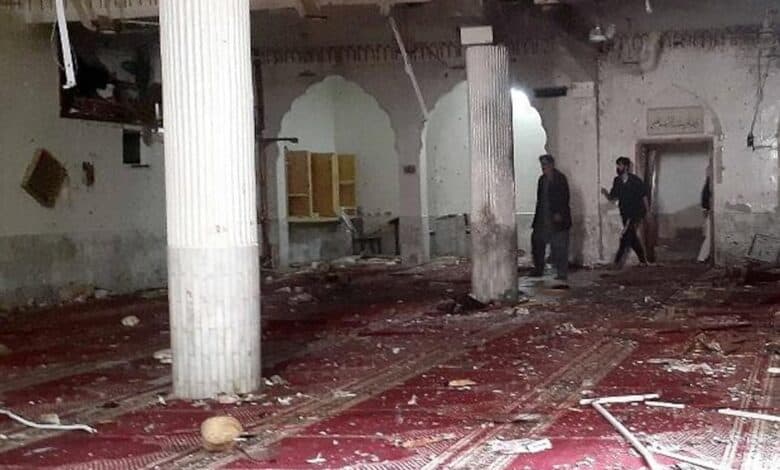 Bomb blast at Pakistan mosque injures senior cleric, 3 others