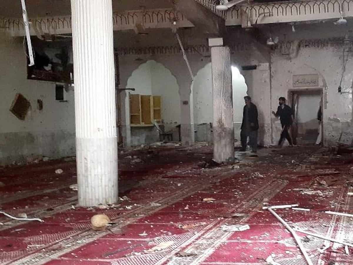 Bomb blast at Pakistan mosque injures senior cleric, 3 others