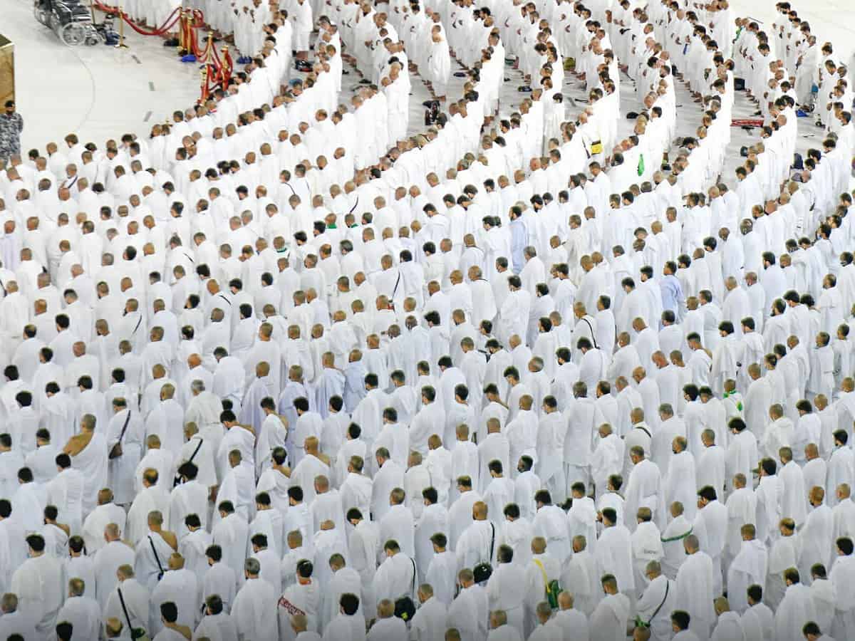 Scenes from the dawn prayer without distancing  in Two Holy Mosques as COVID-19 curbs lifted
