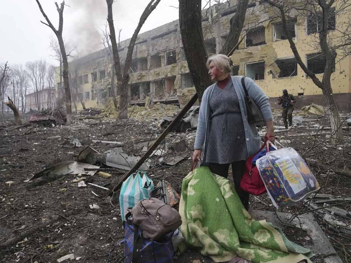Airstrike hits Ukraine maternity hospital, 17 reported hurt