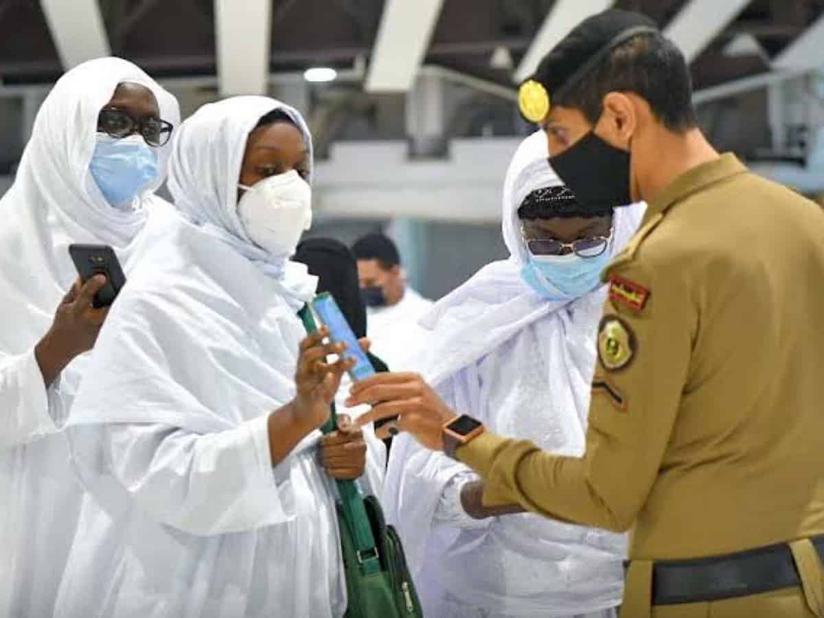 Saudi Arabia scraps immunization check at two holy mosques