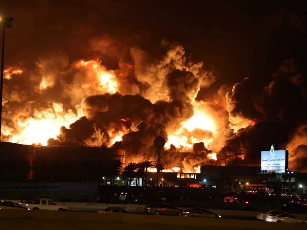 Saudi Arabia: Houthi attack causes massive fire at Aramco's oil facility