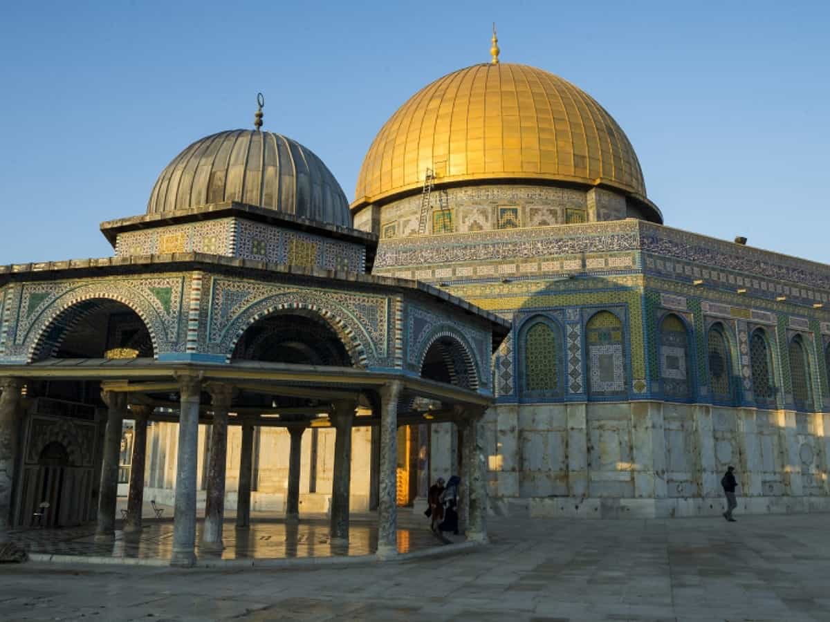 15 Palestinians held for waving Hamas flags on temple mount