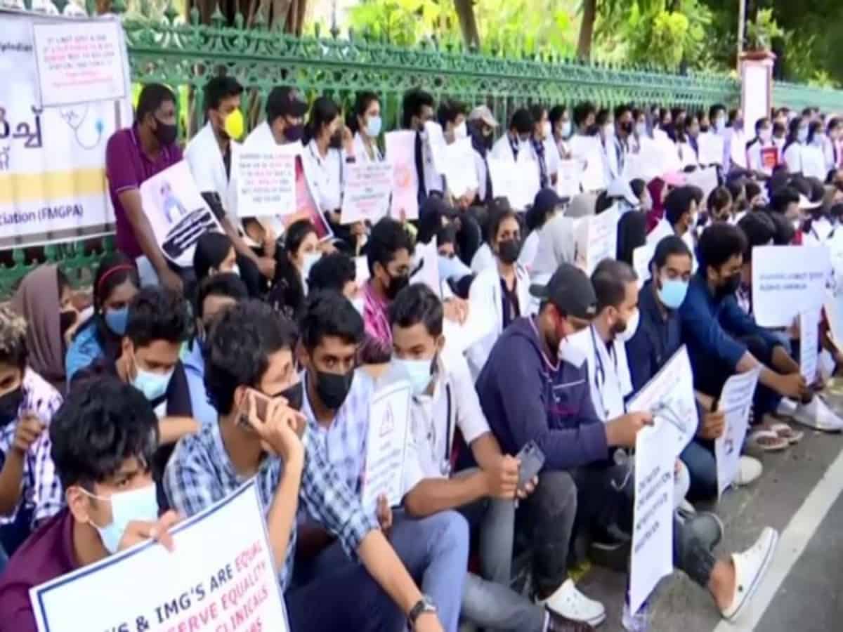Medical students studying in China stage protest in Kerala
