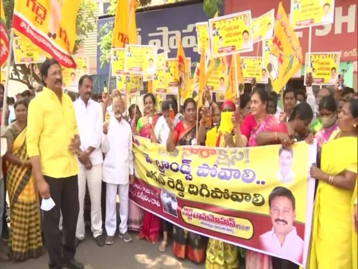 TDP workers accuses Andhra govt of manufacturing 'low quality liquor for money'