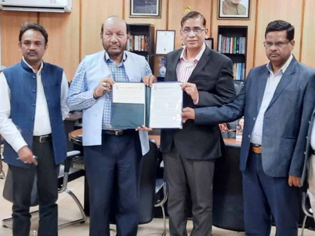 MANUU signs MoU with NALSAR for academic collaboration