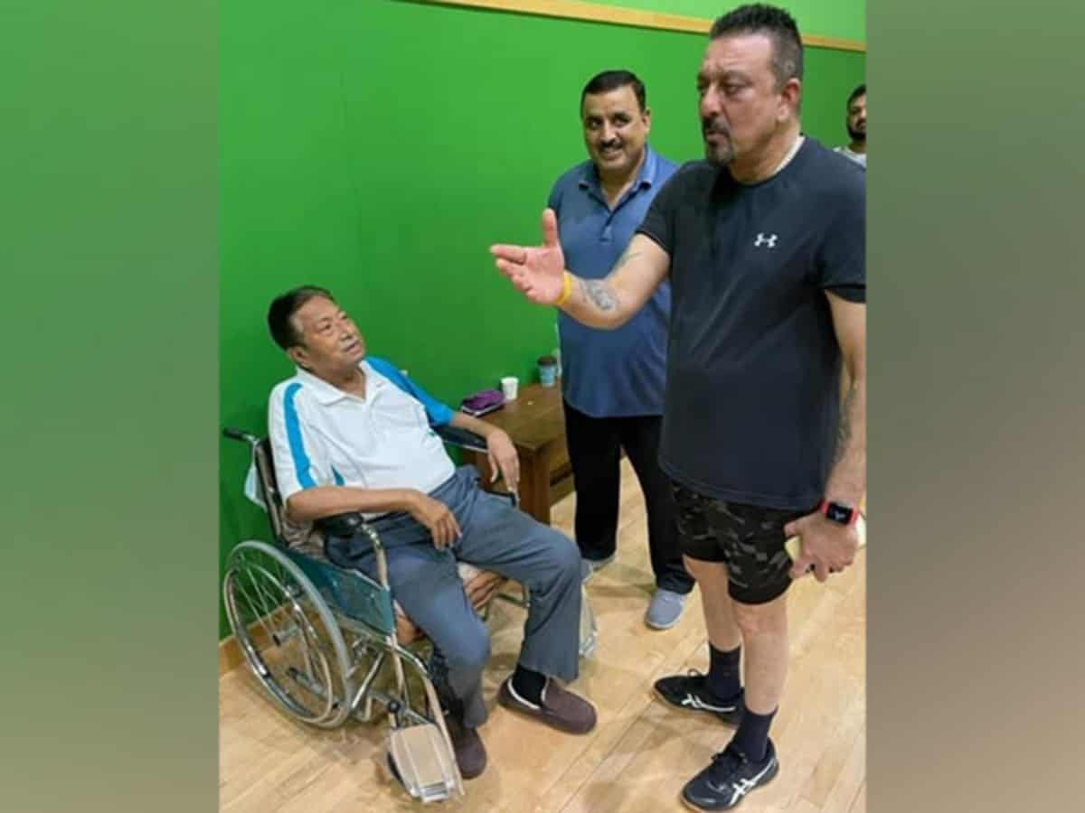 Pic of Sanjay Dutt with former Pakistan President Pervez Musharraf goes viral