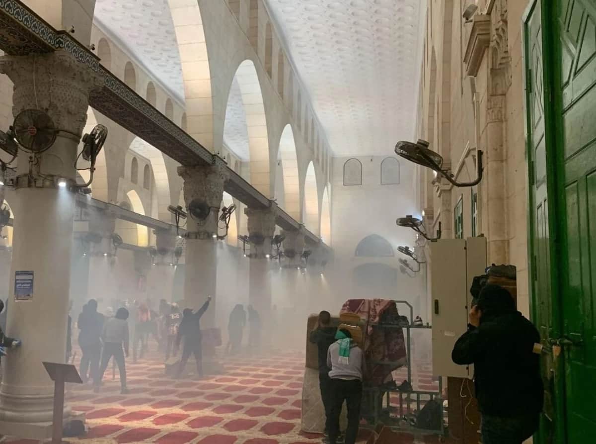 Clashes erupt at Jerusalem Al Aqsa mosque, 152 Palestinians hurt
