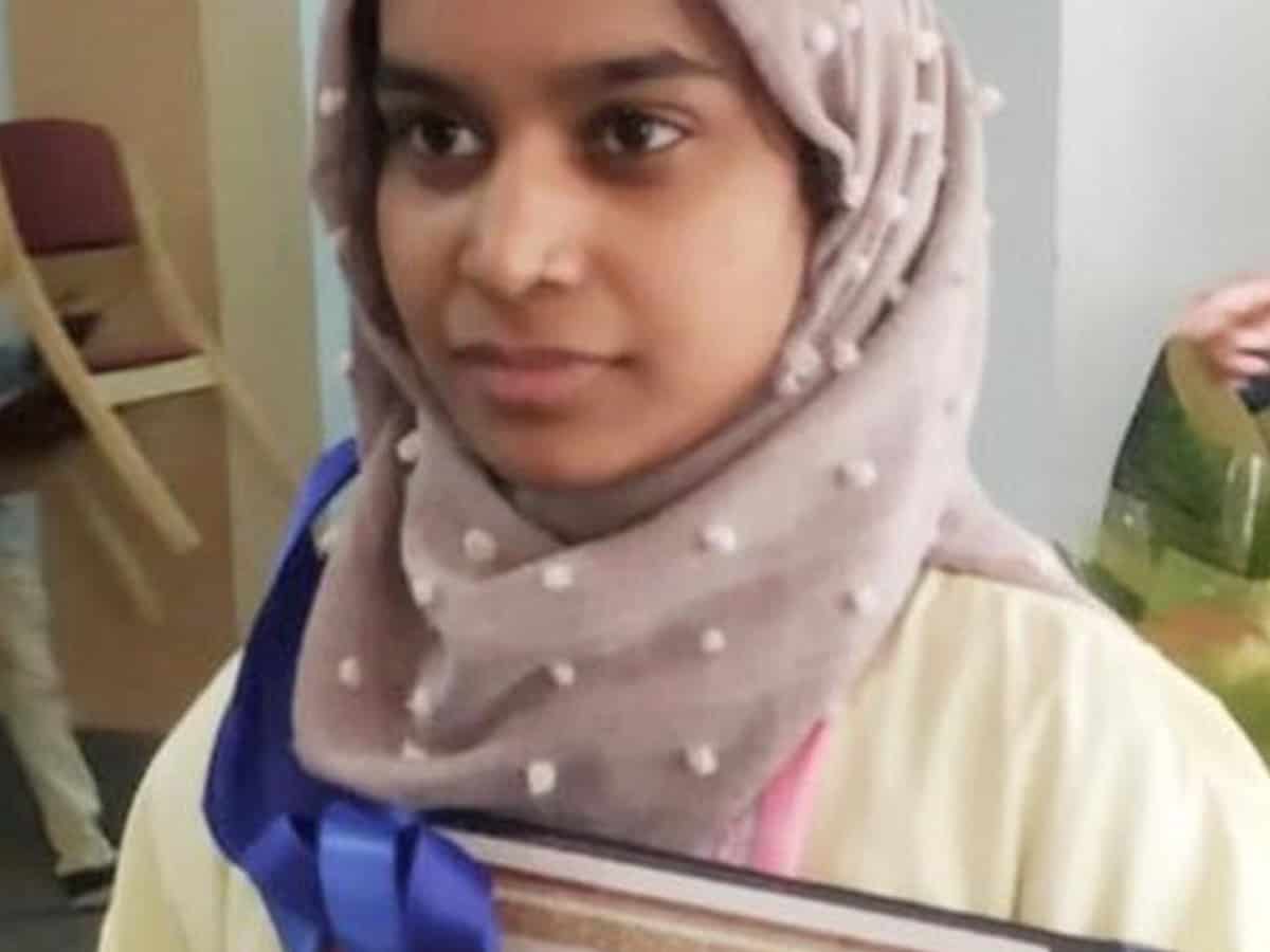 Arshiya Kauser bags eight gold medals at Gulbarga University convocation