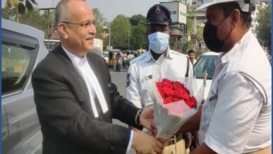 Hyderabad: Chief Justice honours Traffic constable for his duty