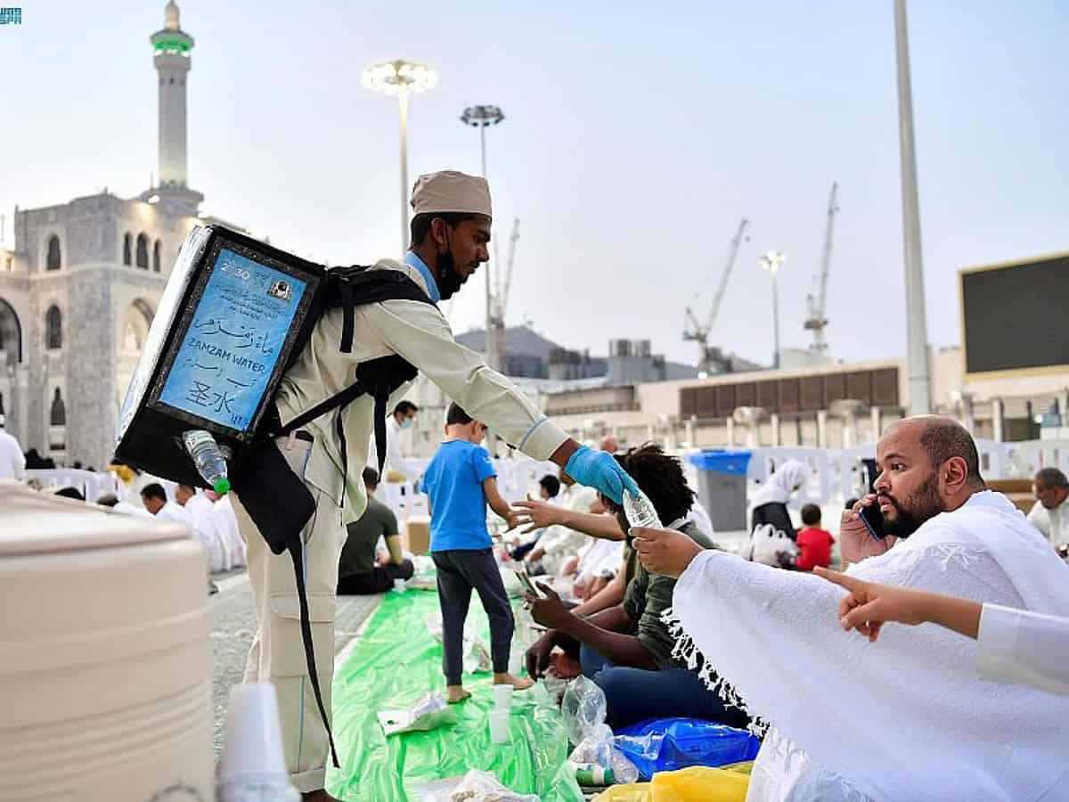 Over 500k liters of Zamzam water provided daily in the Grand Mosque during Ramzan