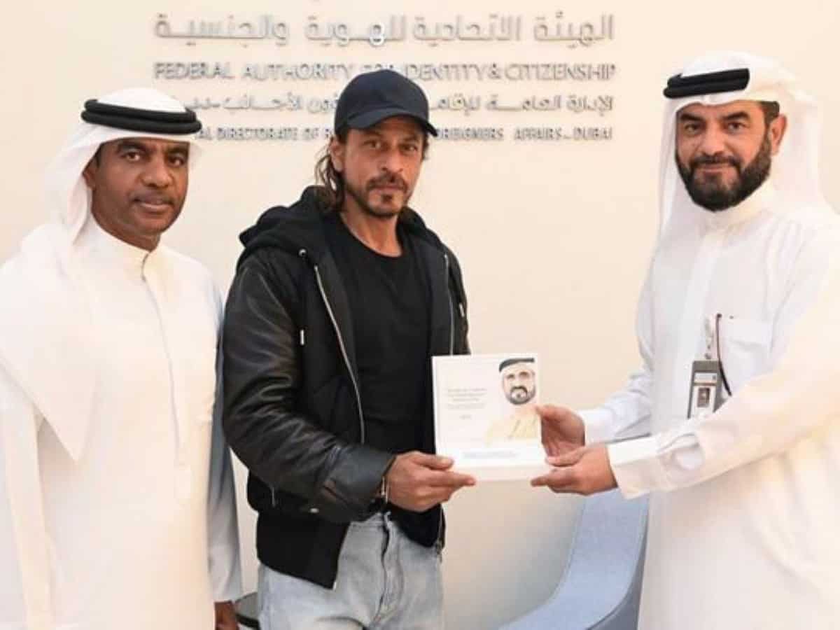 Dubai: Shah Rukh Khan honoured with happiness card