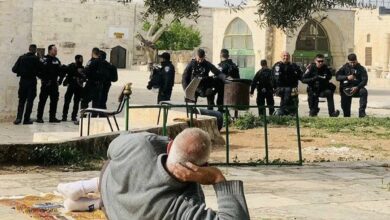 Palestinians #not_budging during Israeli raids at Al Aqsa Mosque, goes viral