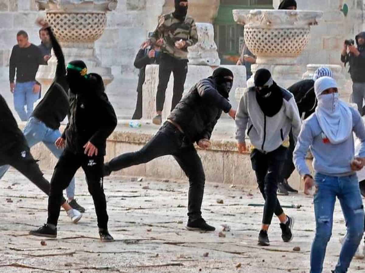 31 Palestinians injured in latest Israeli raids on Al Aqsa Mosque